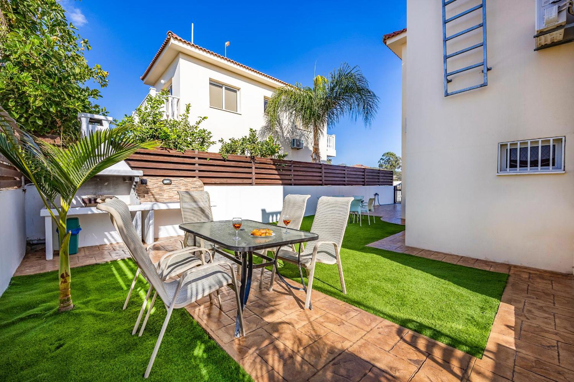Stephania Villa *